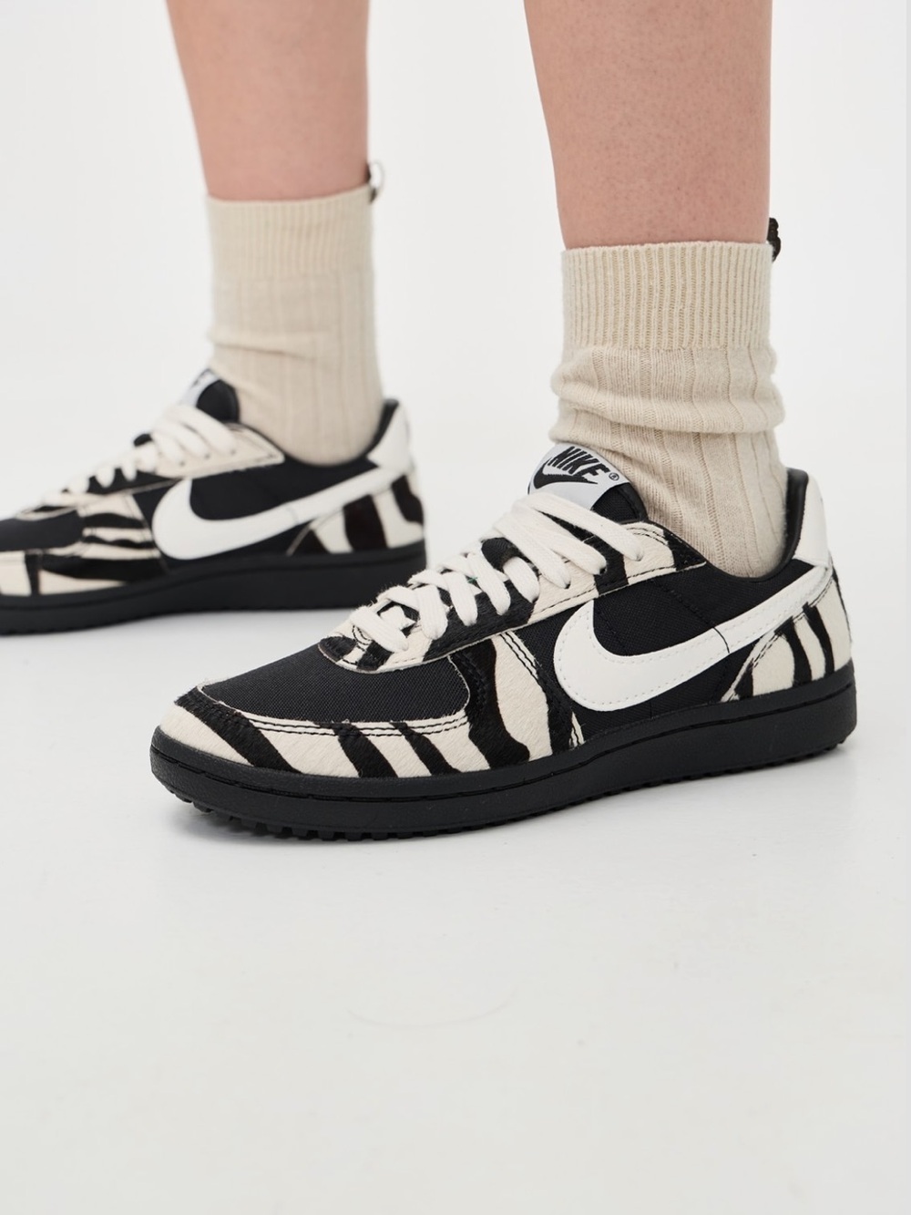 Nike Field General Sneakers - Picture 2 of 8